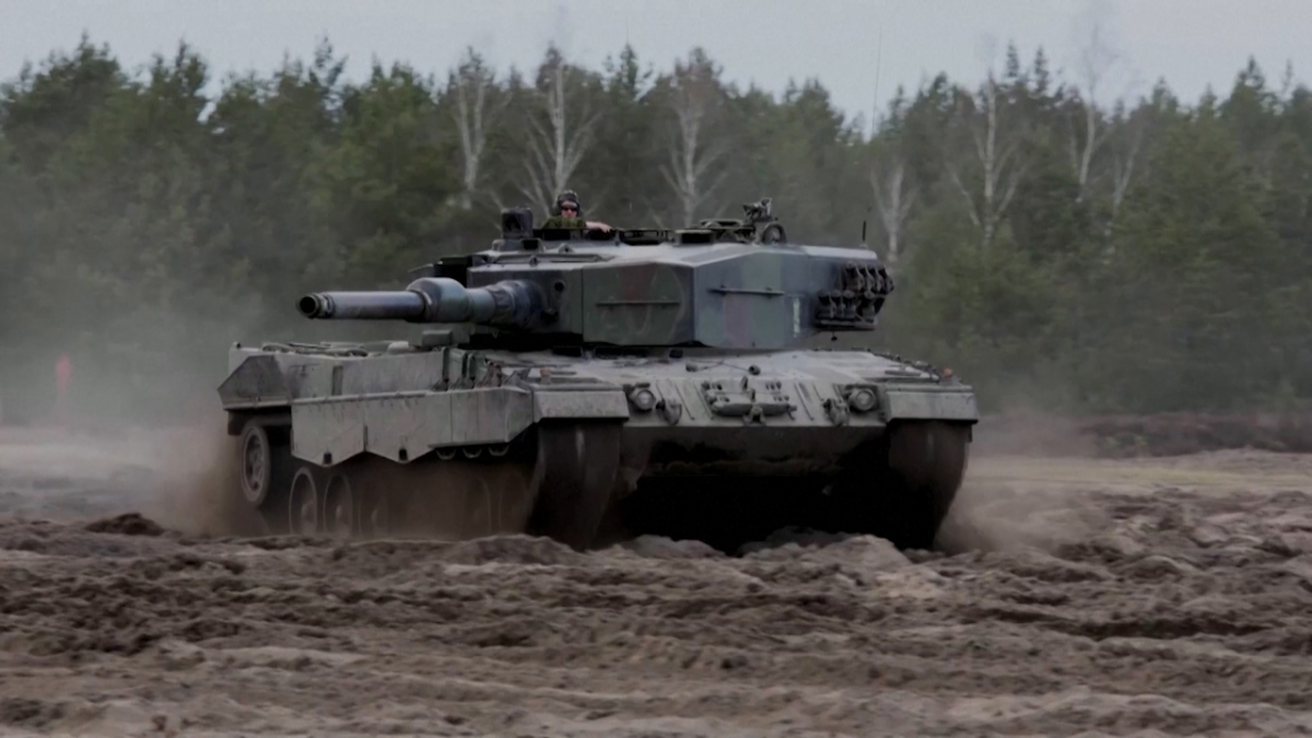 NATO huấn luyện lính Ukraine sử dụng xe tăng Leopard trong 30 ngày